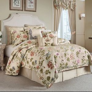 🔥 Rare Croscill Daphne Floral Comforter